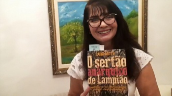 Denise Moraes indica "O Sertão Anárquico de Lampião" de Luiz Serra