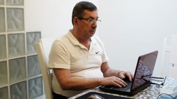 Médicos em home office fazendo telemedicina e teleconsulta