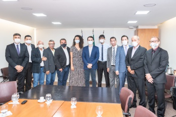 Prefeito Lorenzo Pazolini em reunião com os vereadores empossados