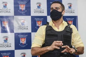 Secretário de segurança em entrevista coletiva com a imprensa