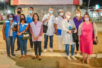 Equipes da Abordagem de Rua e Consultório na Rua atuando na Praça de Jucutuquara