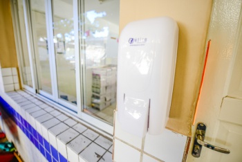 EMEF Maria Leonor Pereira da Silva - Dispenser de álcool em gel