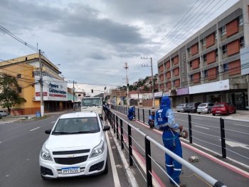 Manutenção no guarda-corpo da Leitão da Silva
