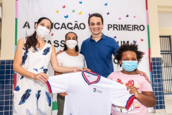 Entrega Simbólica dos Uniformes para estudantes