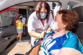 Vacinação COVID-19 para idosos com 75 ou mais na unidade de Saúde de Maruipe