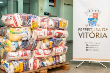 Entrega de Cestas Básicas na Casa do Cidadão