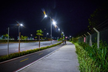 Iluminação na Avenida Adalberto Simão Nader