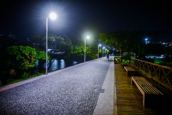 Iluminação no Píer de Iemanjá