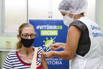 Vacinação na Unidade de Saúde do bairro Conquista