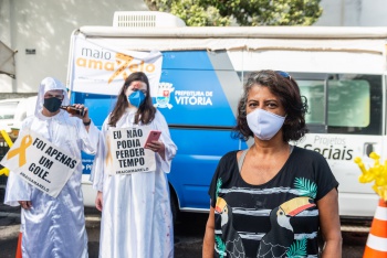 Transeunte é abordada durante ação