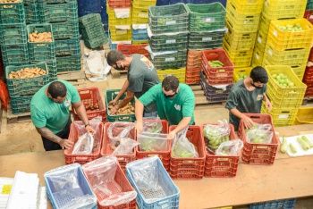 Montagem de Kit Verde Alimentação Escolar