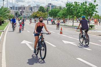 Rua de Lazer na Praia de Camburi e Ciclofaixa de Domingo
