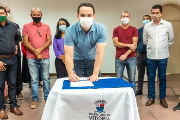 Prefeito assina Ordem de Serviço para reforma do MUCANE