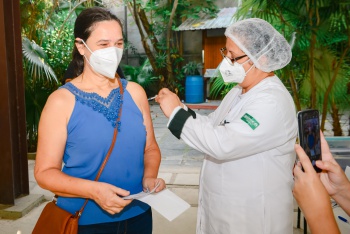 Vacinação Pfizer-BioNTech no Maanaim de Vitória