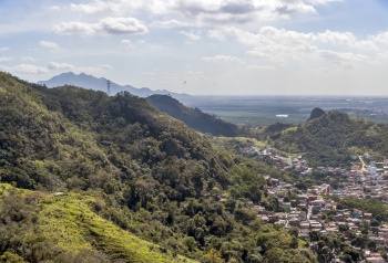 Vista da cidade de Vitória da perspecitiva e um dos mirantes do Parque