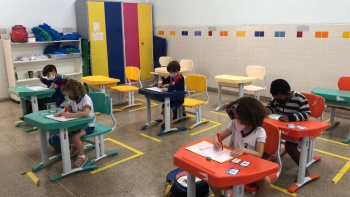 Cmei Zélia Viana Aguiar distribui kits individuais e promove ambiente ...
