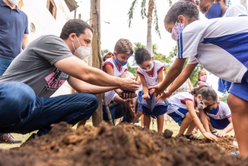 Plantio de mudas de Árvores do Horto Municipal