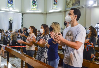 Prefeito na missa no Santuário de Santo Antônio na ocasião do aniversário de 70 anos