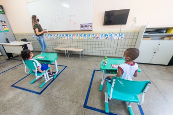 Sala de Aula do CMEI Sinclair Philips com os protocolos de segurança