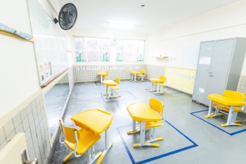 Sala de Aula do CMEI Sinclair Philips com os protocolos de segurança