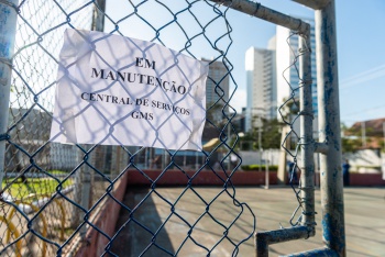 Inicio da reforma da praça da Enseada do Suá