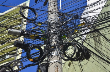 Fiações expostas no Centro de Vitória