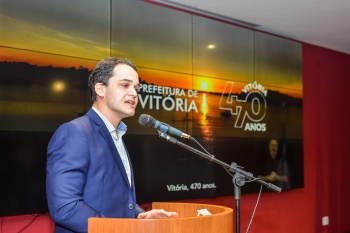 Prefeito Lorenzo Pazolini no anuncio de 1 Bilhão de investimentos na cidade de Vitória