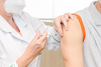 Vacinação Tríplice Viral (sarampo, caxumba e rubéola) para funcionários de hotel
