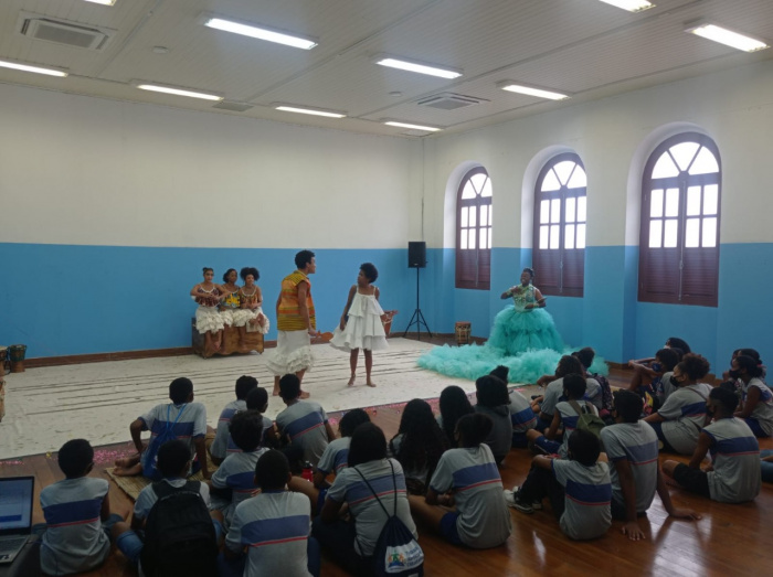 O mar que banha a Ilha de Goré