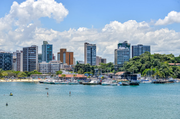Praia Praça dos Namorados e Iate Clube