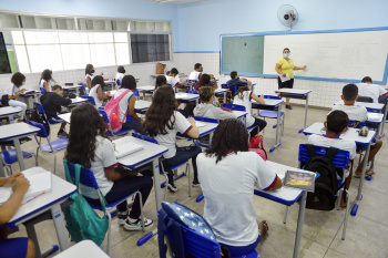 Prefeito recepciona alunos no retorno às aulas na EMEF Izaura Marques da Silva