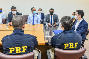 Assinatura do Acordo de Cooperação Técnica para compartilhamento direto de dados entre os sistemas Cerco Eletrônico de Vitória e Alerta Brasil 3.0 da PRF