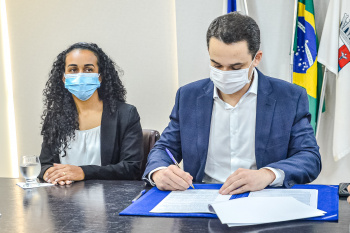 Assinatura do Acordo de Cooperação Técnica para compartilhamento direto de dados entre os sistemas Cerco Eletrônico de Vitória e Alerta Brasil 3.0 da PRF