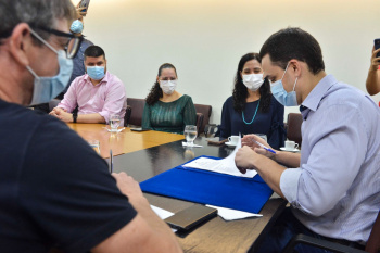 Assinatura da nomeação de 200 professores concursados