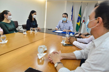 Assinatura da nomeação de 200 professores concursados