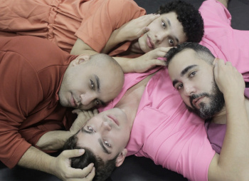 Carrego comigo todos os mortos que já amei” aborda encontros e desencontros nos relacionamentos.