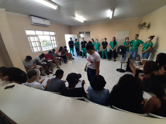 Jovens que participam do Projovem aprendem técnicas de primeiros socorros