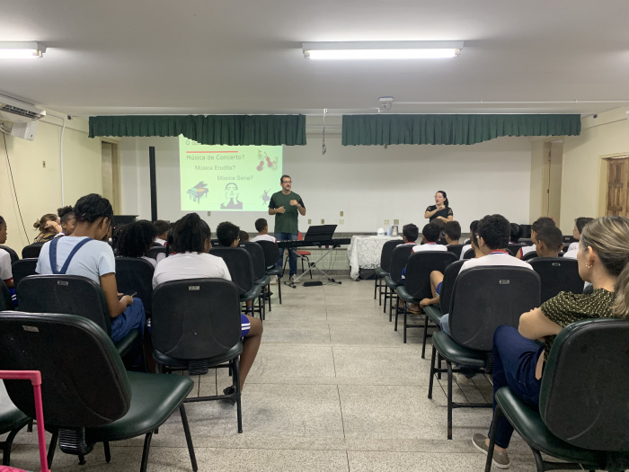 Apresentação cultural na Emef Padre Anchieta