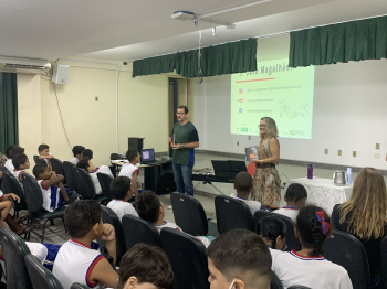 Apresentação cultural na Emef Padre Anchieta