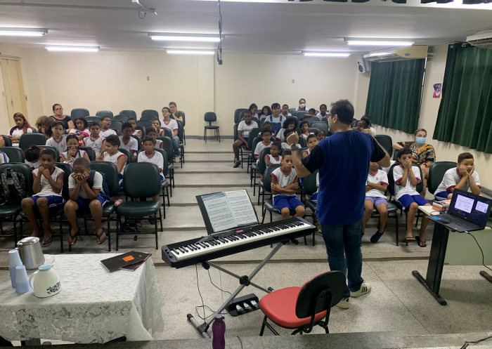 Apresentação cultural na Emef Padre Anchieta