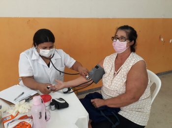 Terezinha Barbosa Dias recebe atendimento de saúde