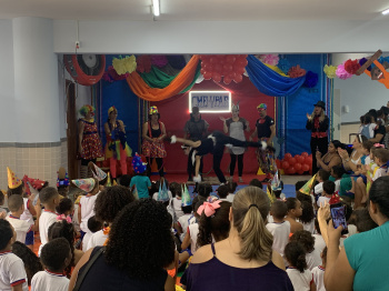 Releitura musical da peça "Os Saltimbancos