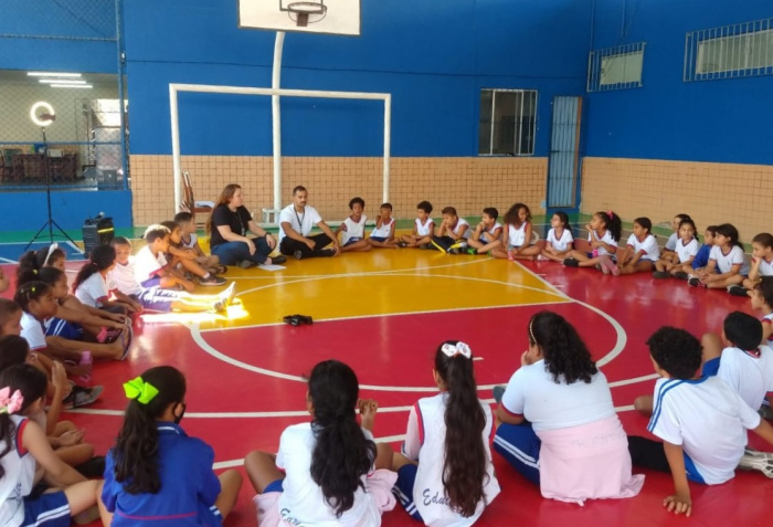Projeto de educação no trânsito aborda uso correto das bicicletas com estudantes