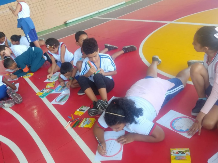 Projeto de educação no trânsito aborda uso correto das bicicletas com estudantes