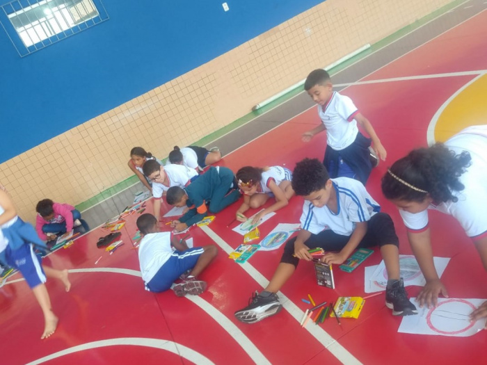 Projeto de educação no trânsito aborda uso correto das bicicletas com estudantes