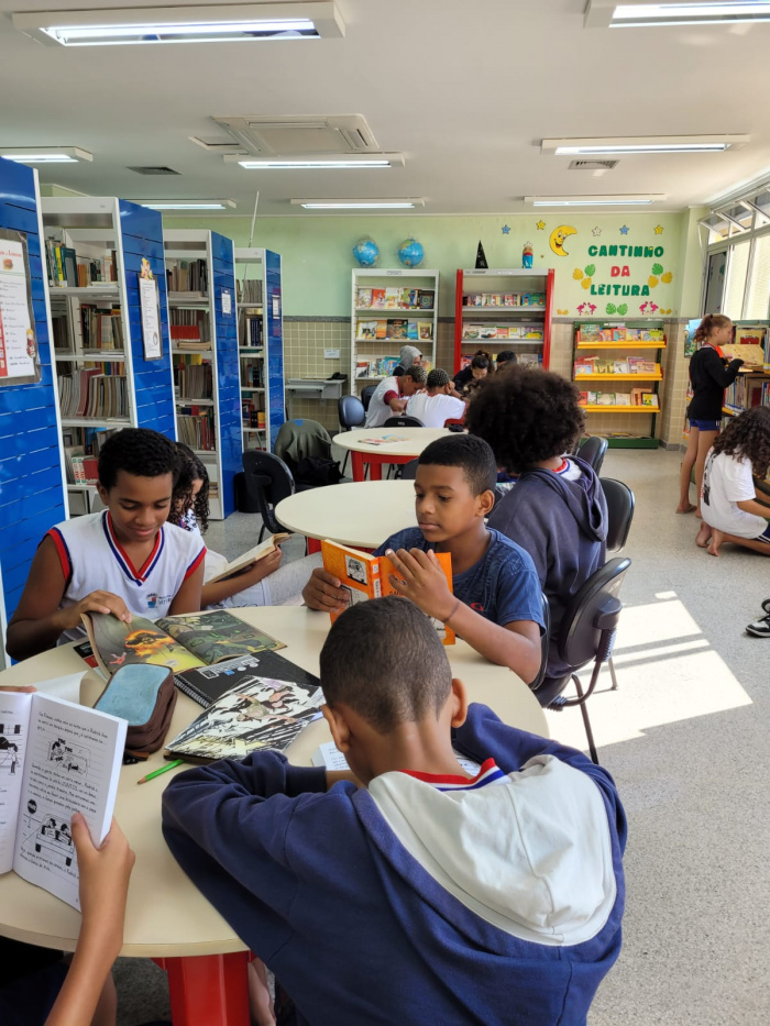 Estudantes no projeto "Diário de leitura: uma viagem pela literatura