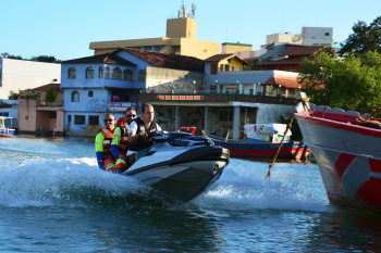 Limpeza na Baia de Vitória