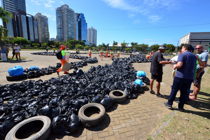 Limpeza na Baia de Vitória