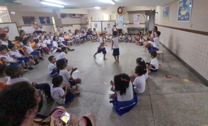 Crianças no projeto educacional "Sou capixaba: esta é minha ilha