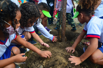 Dia da Mata Atlântica - Plantio de mudas na praça do papa